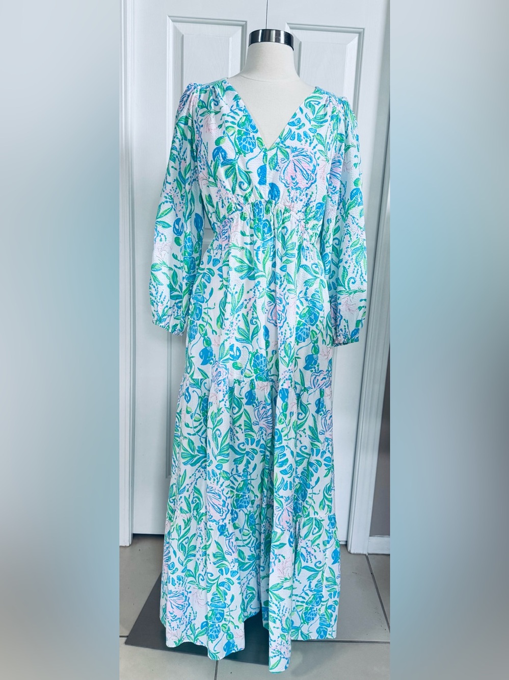 Lilly Pulitzer gorgeous White Dress with Blue, Green & Pink Floral Print size 6